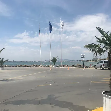 Kambani Nadezhda Свети Влас